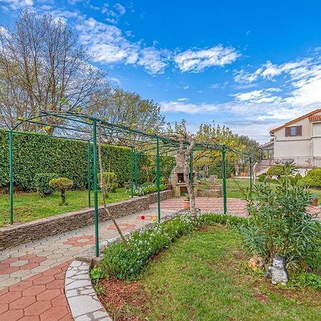 Apartment Flores Stari Pazin Εξωτερικό φωτογραφία