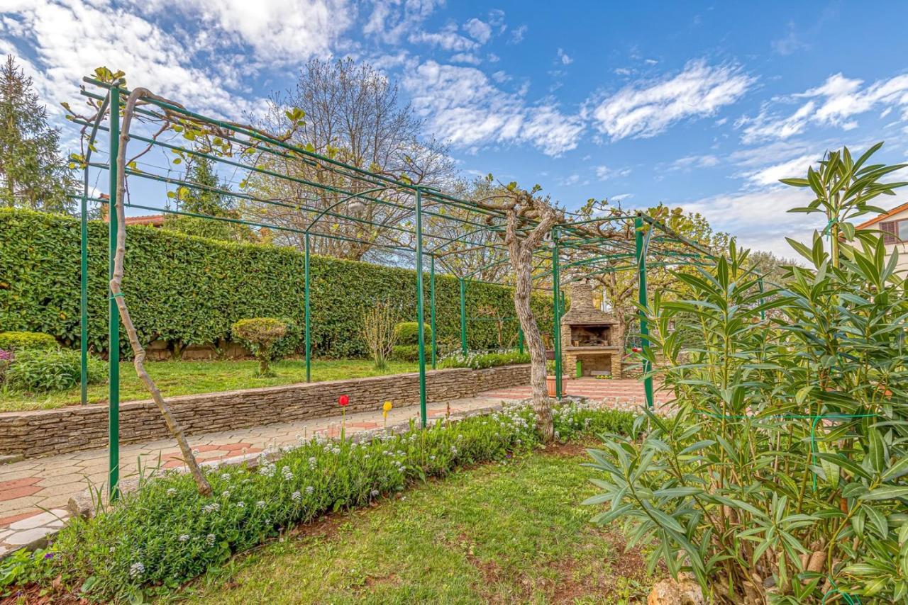 Apartment Flores Stari Pazin Εξωτερικό φωτογραφία