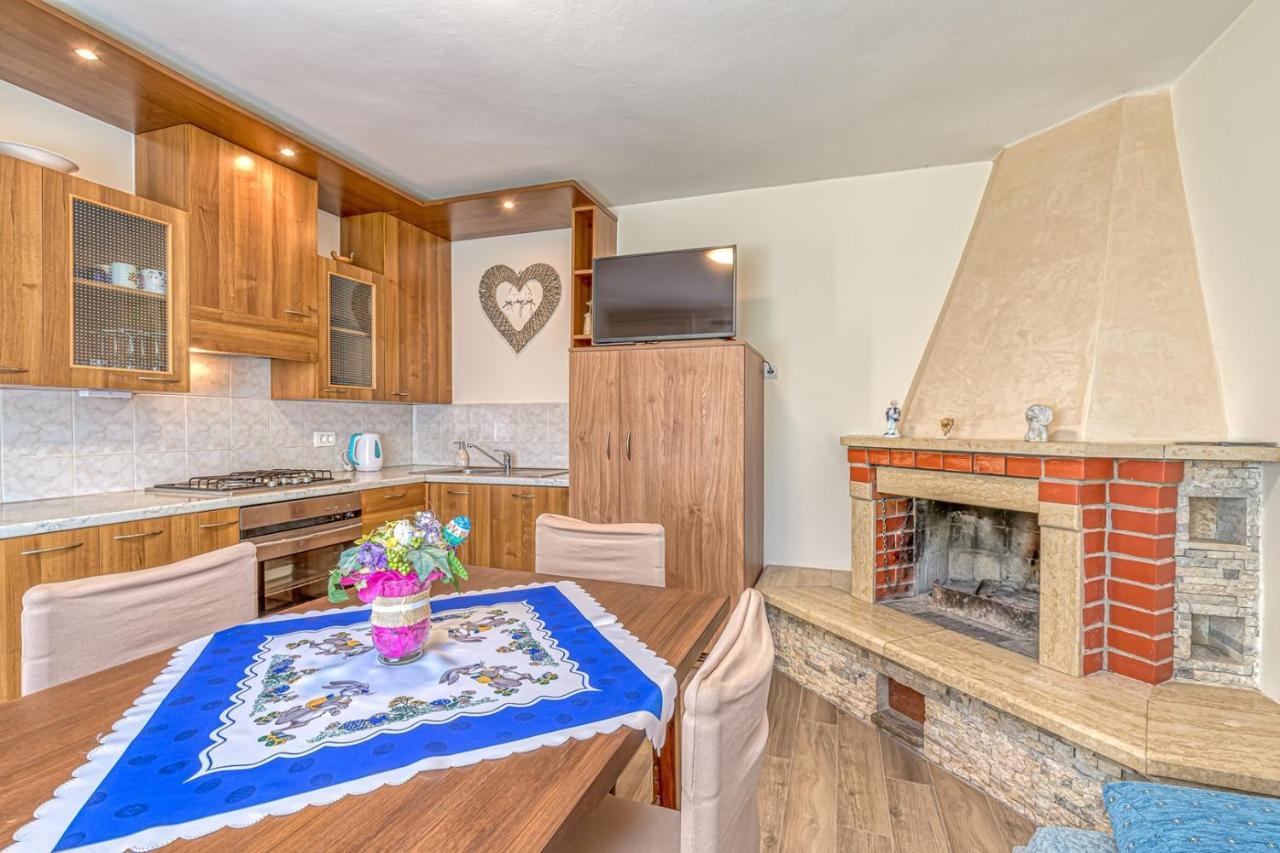 Apartment Flores Stari Pazin Εξωτερικό φωτογραφία