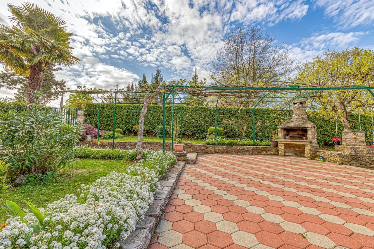 Apartment Flores Stari Pazin Εξωτερικό φωτογραφία